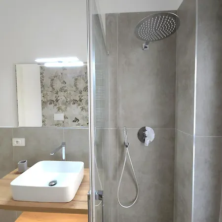 Rose - Stazione Homestay *