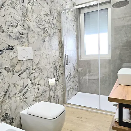 Rose - Stazione Homestay Bari