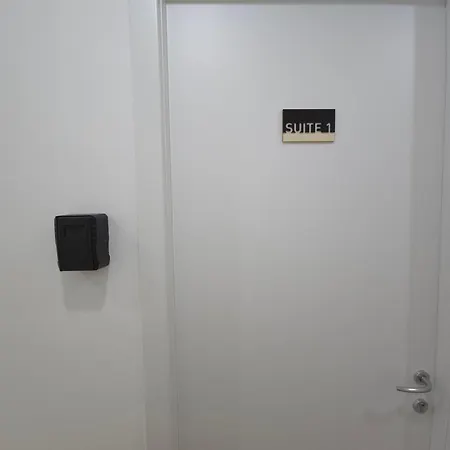 Rose - Stazione ホームステイ バーリ