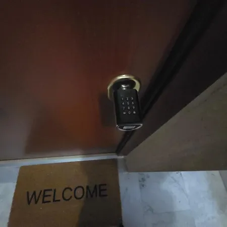 Rose - Stazione ホームステイ バーリ